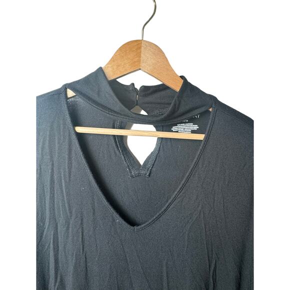 Lane Bryant Black V-Neck Long Sleeve Top Size 14/16 Keyhole Back - Picture 2 of 4